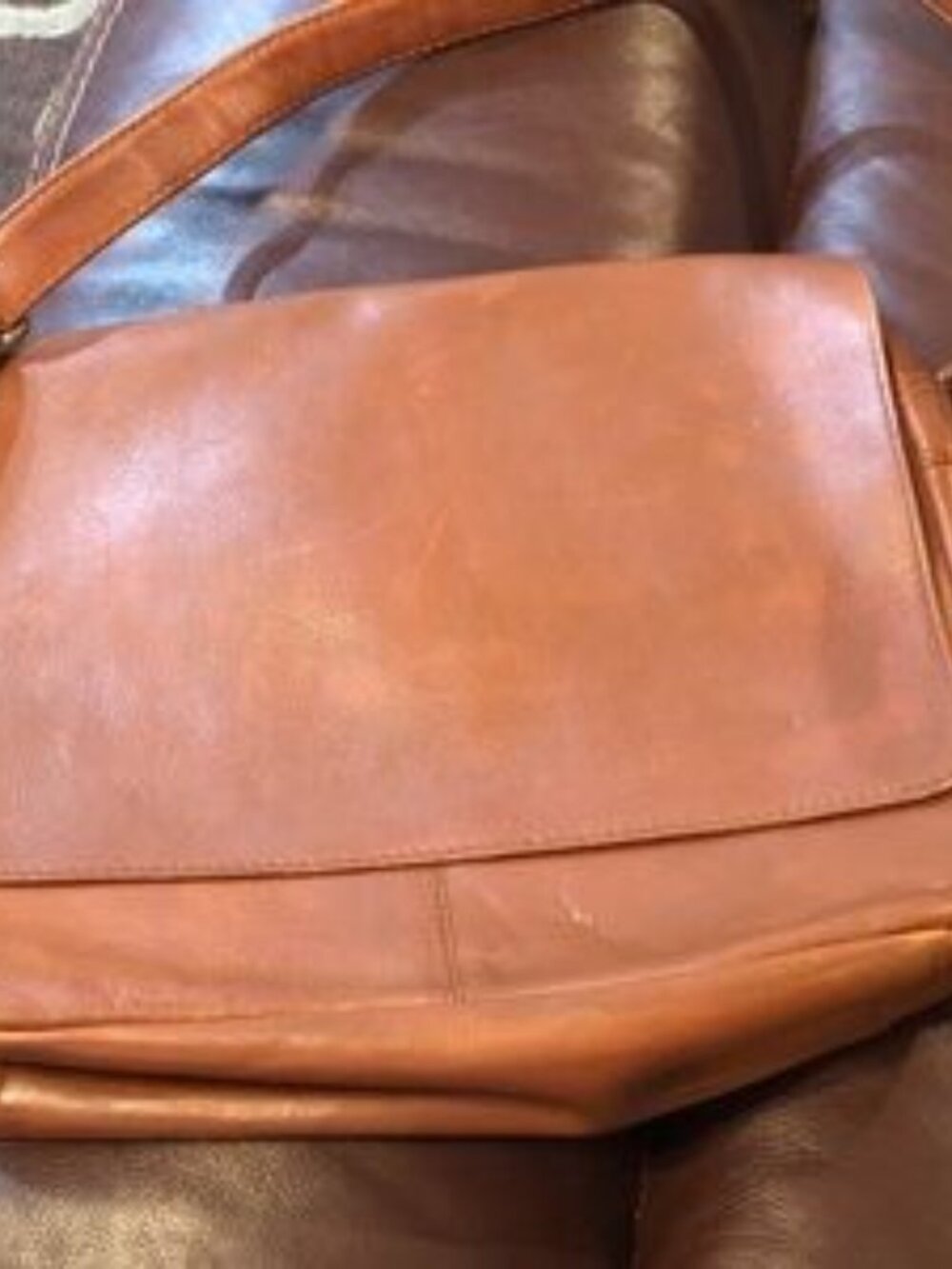 Womens Leather Messenger Bag in Tan - Classic Crossbody